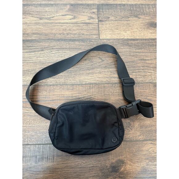 Lululemon Black Belt Bag - Picture 1 of 4